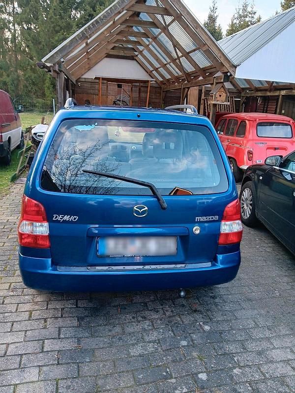 Usado Mazda Demio 63 CV (46 kW) 2000 Azul Utilitario