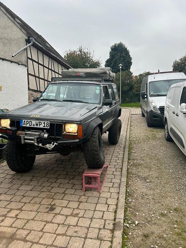 Gebraucht Jeep Cherokee 174 PS (127 kW) 1990 Silber SUV