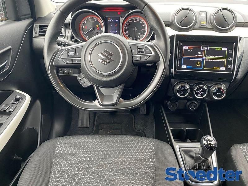 Gebraucht Suzuki Swift Comfort+ 111 PS (81 kW) 2019 Rot Limousine