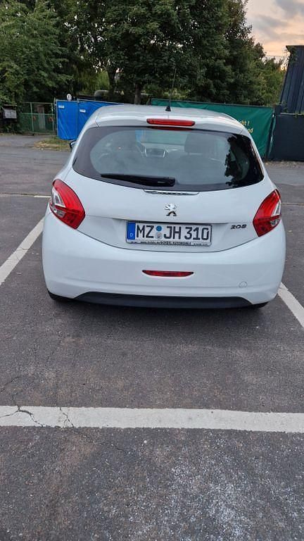 Gebraucht Peugeot 208 68 PS (50 kW) 2013 Weiß Kleinwagen