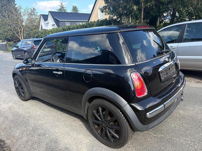 Second-hand Mini ONE 90 CP (66 kW) 2004 Negru Hatchback