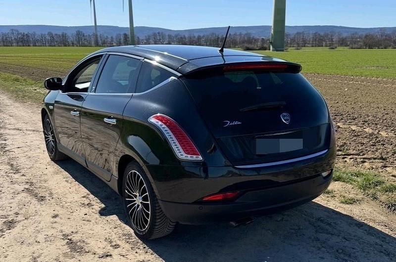 Gebraucht Lancia Delta 200 PS (147 kW) 2011 Schwarz Kleinwagen