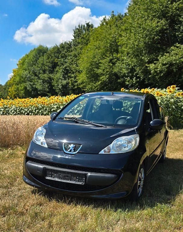 Schwarz Gebraucht 2005 Peugeot 107 Kleinwagen | 2.200 € (Fairer Preis) - Bild 1/4
