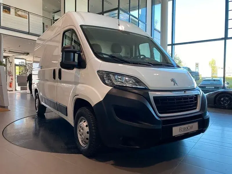 Gebraucht Peugeot Boxer 140 PS (102 kW) 2021 Weiß Van