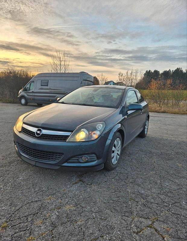 Grau Gebraucht 2008 Opel Astra Coupé | 1.000 € (Guter Preis) - Bild 1/4