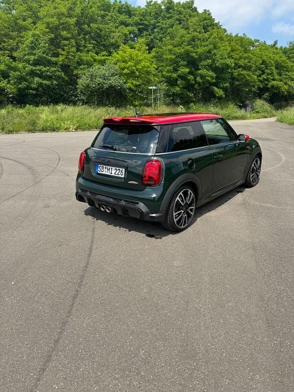 Grün Gebraucht 2021 Mini John Cooper Works Kleinwagen | 26.500 € (Fairer Preis) - Bild 1/4