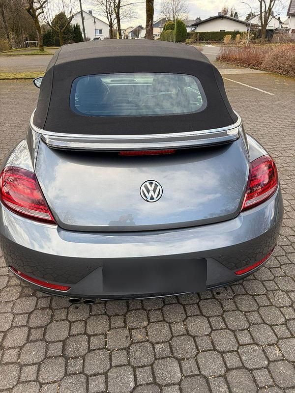 Gebraucht VW Beetle Design 150 PS (110 kW) 2017 Grau Kleinwagen