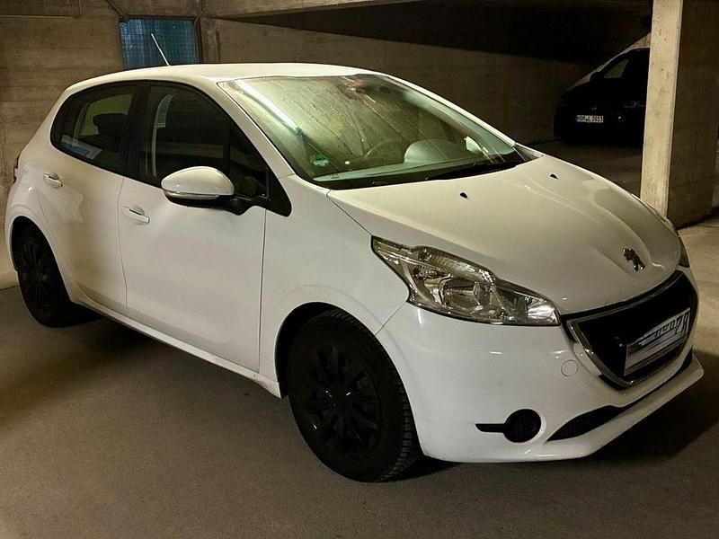 Gebraucht Peugeot 208 Active 68 PS (50 kW) 2015 Weiß Kleinwagen