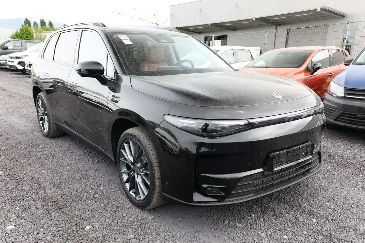 Neu Leapmotor C10 215 PS (158 kW) 2025 Metallic black SUV