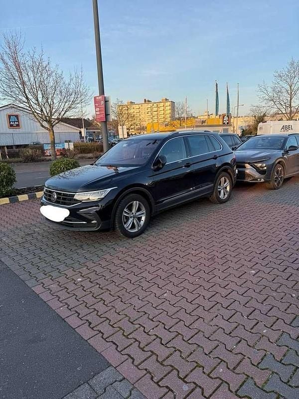 Schwarz Gebraucht 2023 VW Tiguan Move SUV | 27.700 € (Fairer Preis) - Bild 1/4