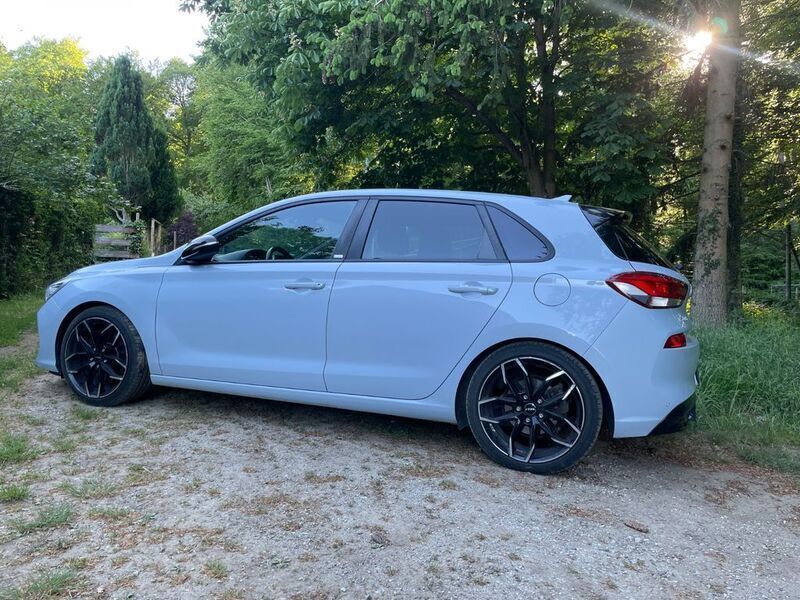 Grau Gebraucht 2018 Hyundai i30 Passion Plus Limousine | 13.500 € (Guter Preis) - Bild 1/4
