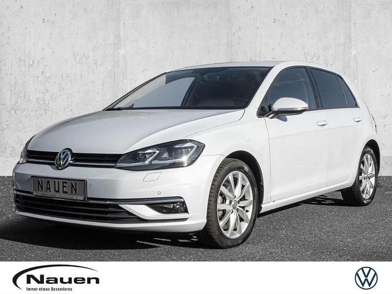 Weiß Gebraucht 2017 VW Golf VII Comfortline Limousine | 15.881 € (Guter Preis) - Bild 1/3