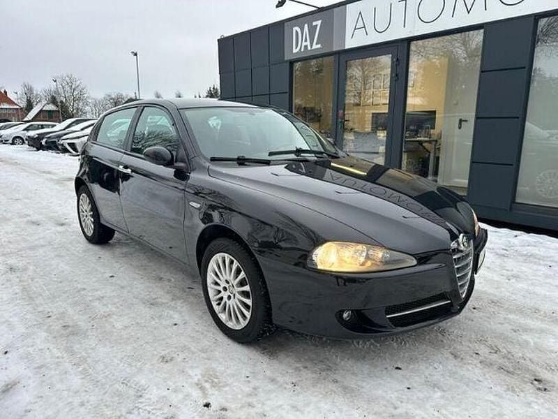 Schwarz Gebraucht 2010 Alfa Romeo 147 Distinctive Kleinwagen | 4.995 € (Teuer) - Bild 1/4