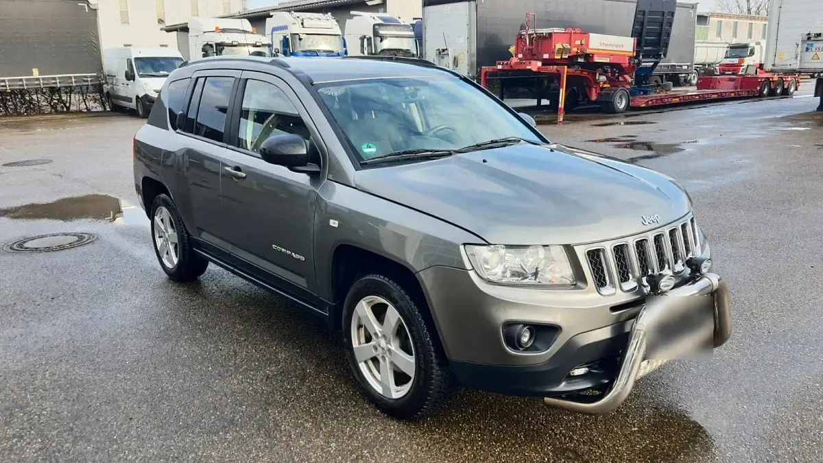 Käytetty Jeep Compass 156 HP (114 kW) 2013 Harmaa Katumaasturi