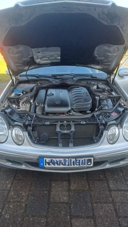 Gebraucht Mercedes E280 177 PS (130 kW) 2024 Silber Limousine