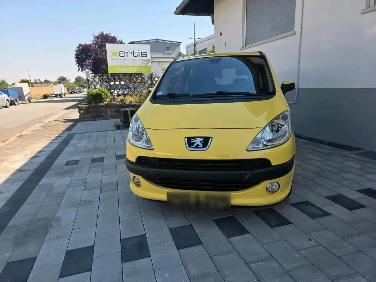 Gebraucht Peugeot 1007 73 PS (53 kW) 2007 Gelb Van / Kleinbus