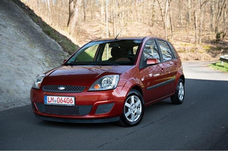 Gebraucht Ford Fiesta 68 PS (50 kW) 2008 Rot Kleinwagen