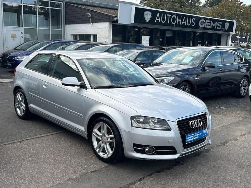Silber Gebraucht 2010 Audi A3 Ambition Limousine | 2.980 € (Guter Preis) - Bild 1/4