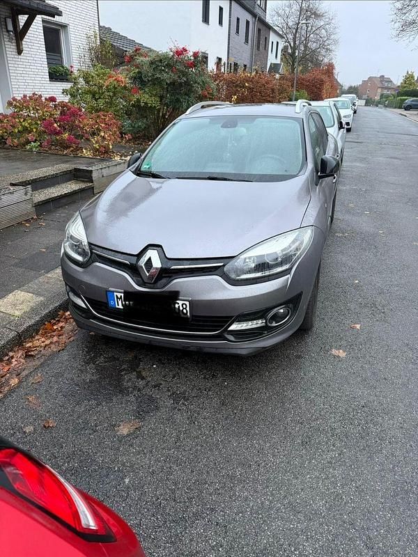 Grau Gebraucht 2014 Renault Mégane GrandTour Bose Edition Kombi | 5.250 € (Fairer Preis) - Bild 1/4