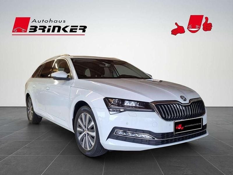 Moonweiss metallic Gebraucht 2022 Skoda Superb Style Kombi | 29.930 € (Fairer Preis) - Bild 1/4