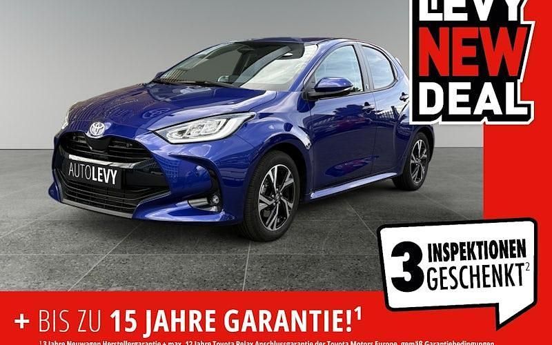 Juniper blue metallic Gebraucht 2024 Toyota Yaris Hybrid Comfort Limousine | 23.990 € (Etwas zu teuer) - Bild 1/4