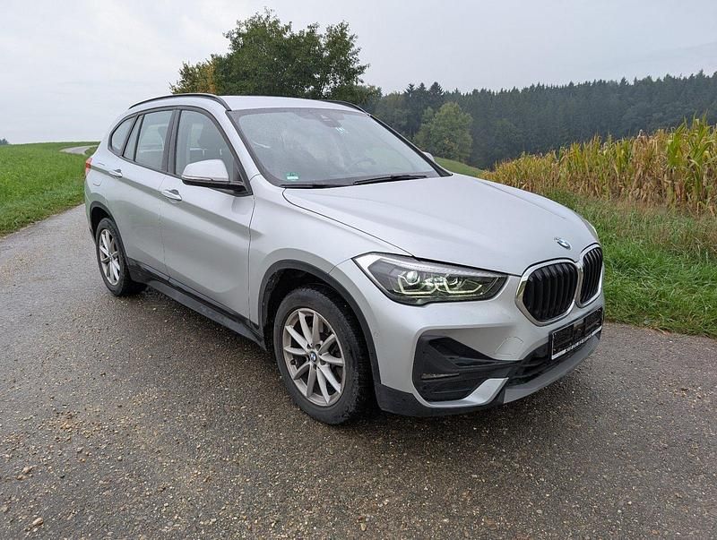 Silber Gebraucht 2020 BMW X1 SUV | 23.350 € (Superpreis) - Bild 1/4