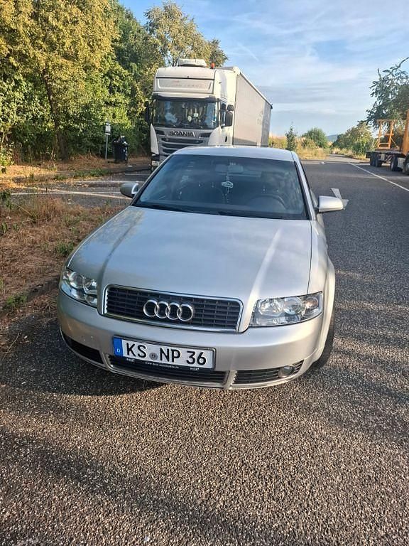 Silber Gebraucht 2004 Audi A4 Limousine | 3.500 € (Fairer Preis) - Bild 1/4