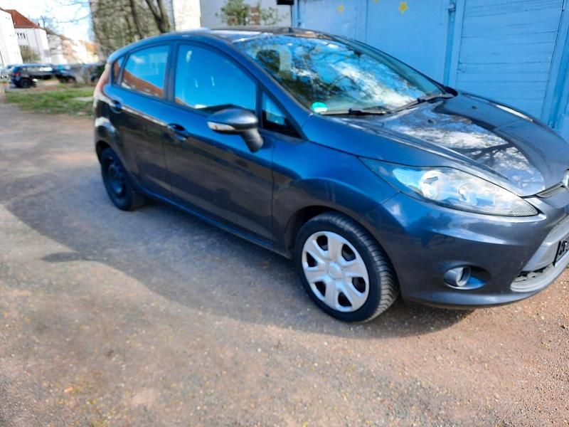 Gebraucht Ford Fiesta 82 PS (60 kW) 2010 Grau Kleinwagen