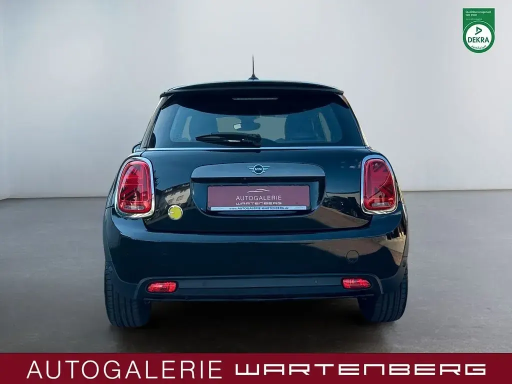 Gebraucht Mini Cooper SE 135 kW (184 PS) 2020 Midnight black metallic Kleinwagen