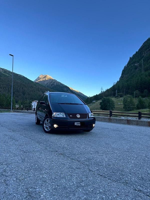 Schwarz Gebraucht 2003 VW Sharan Van / Kleinbus | 2.300 € - Bild 1/4