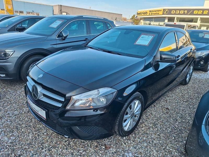 Schwarz Gebraucht 2014 Mercedes A180 Limousine | 7.900 € (Superpreis) - Bild 1/4