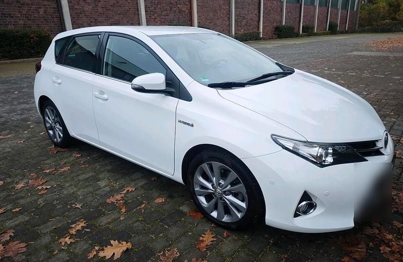 Gebraucht Toyota Auris Hybrid Executive 136 PS (100 kW) 2013 Weiß Limousine