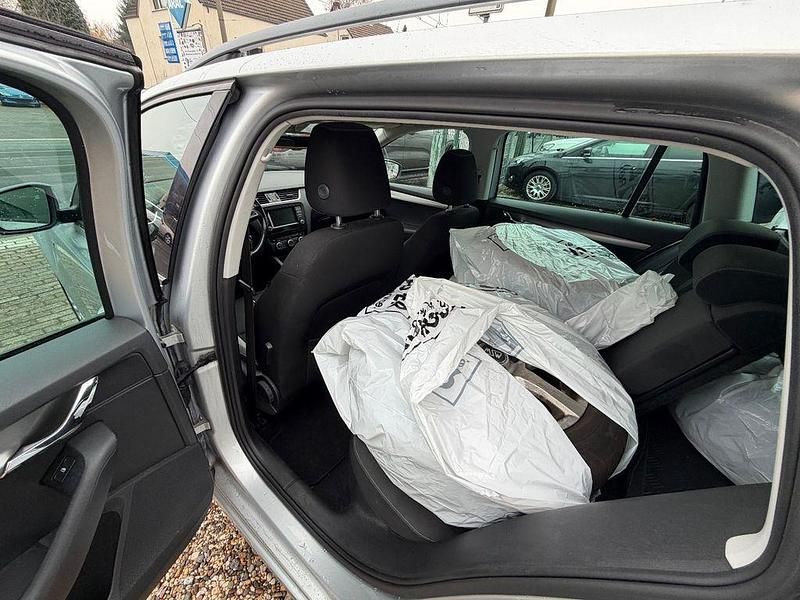 Gebraucht Skoda Octavia Joy 150 PS (110 kW) 2016 Silber Kombi