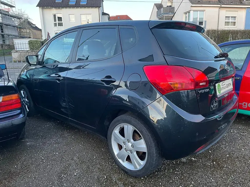 Używany Kia Venga 125 KM (91 kW) 2010 Czarny Hatchback