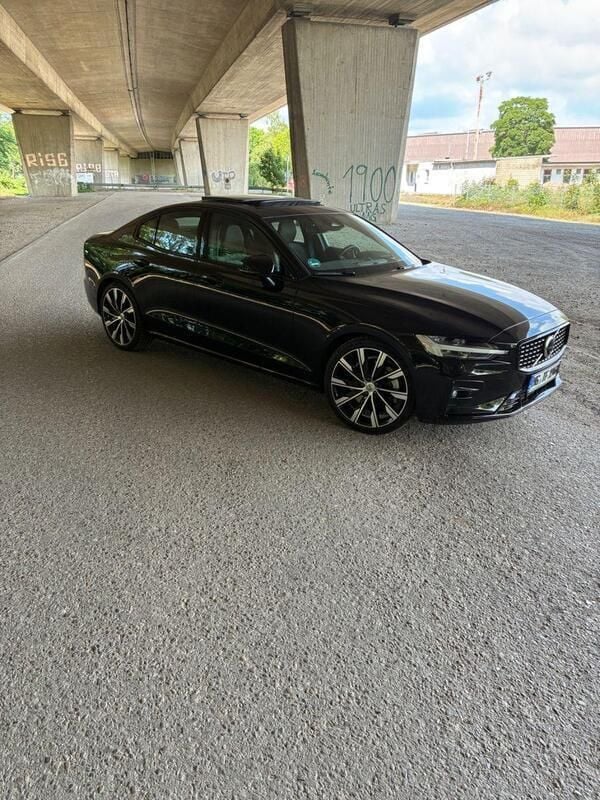 Schwarz Gebraucht 2023 Volvo S60 Ultimate Limousine | 36.800 € (Guter Preis) - Bild 1/4