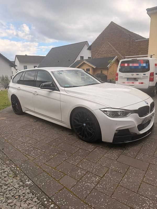 Gebraucht BMW 330 M Sport 258 PS (189 kW) 2015 Weiß Kombi