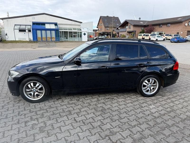 Gebraucht BMW 318 131 PS (96 kW) 2007 Schwarz Kombi
