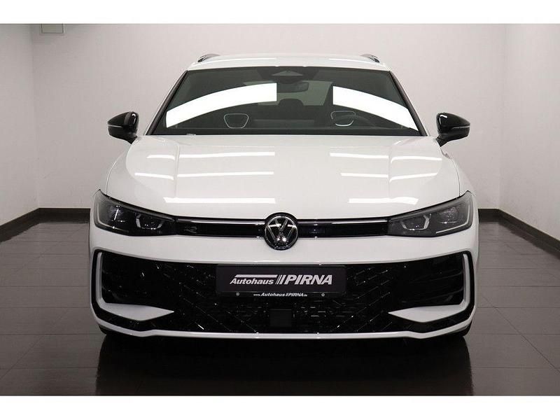 Neu VW Passat R-line 150 PS (110 kW) 2026 Weiß Limousine