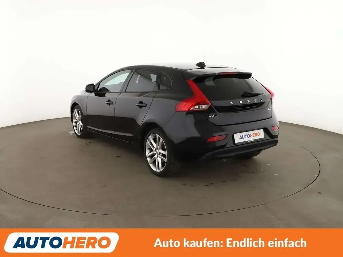 Gebraucht Volvo V40 Momentum 122 PS (89 kW) 2017 Schwarz Kombi
