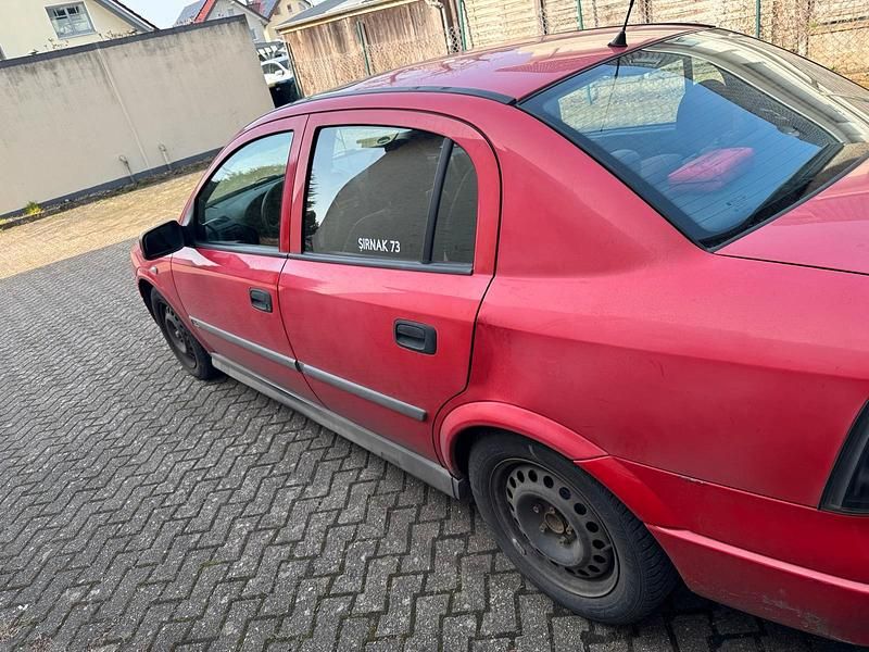 Gebraucht Opel Astra 125 PS (91 kW) 2000 Rot Limousine