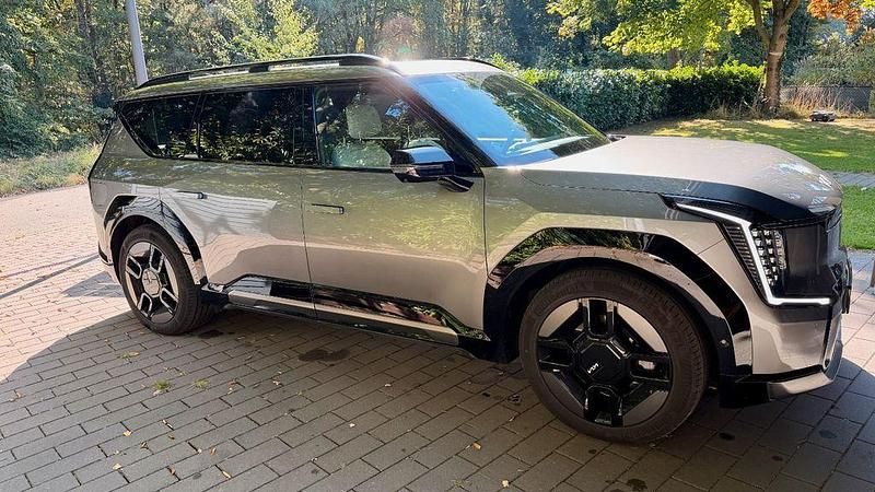 Silber Gebraucht 2023 Kia EV9 2 SUV | 63.500 € - Bild 1/4