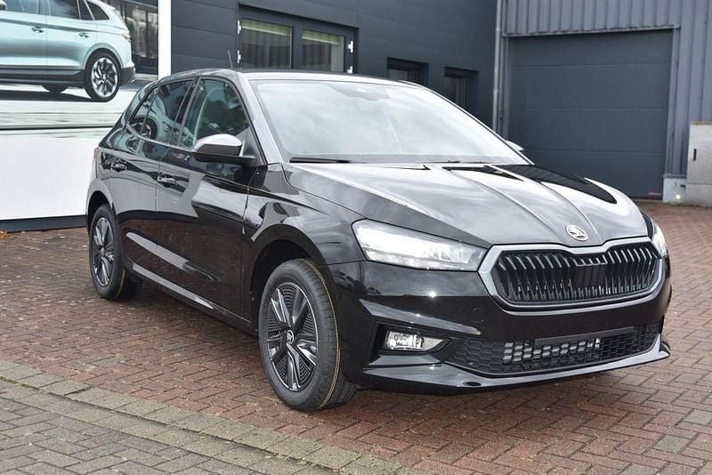 Schwarzmagic perleffekt Gebraucht 2026 Skoda Fabia Tour Limousine | 21.990 € (Fairer Preis) - Bild 1/4