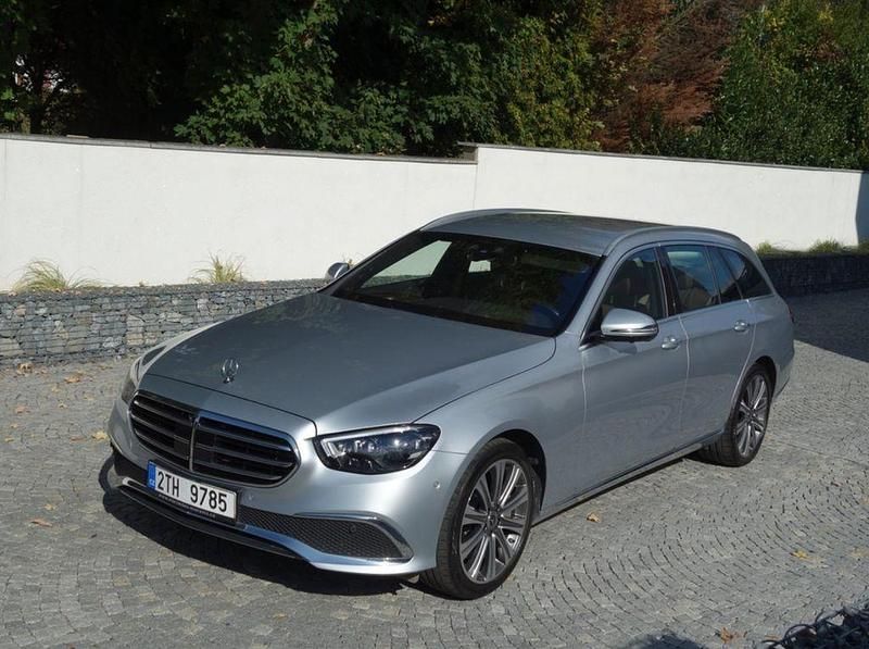 Silber Gebraucht 2023 Mercedes E450 Exclusive Kombi | 49.610 € (Fairer Preis) - Bild 1/4