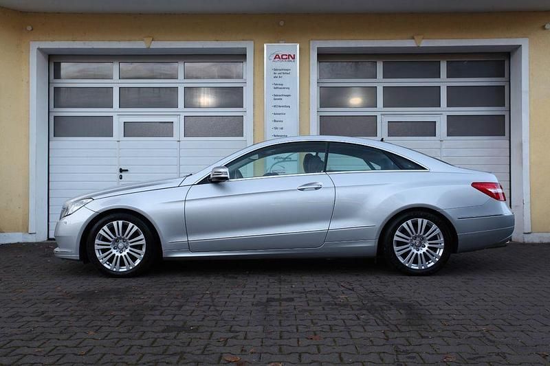 Gebraucht Mercedes E200 184 PS (135 kW) 2013 Silber