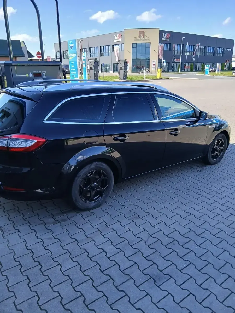 Gebraucht Ford Mondeo 140 PS (102 kW) 2011 Schwarz Kombi