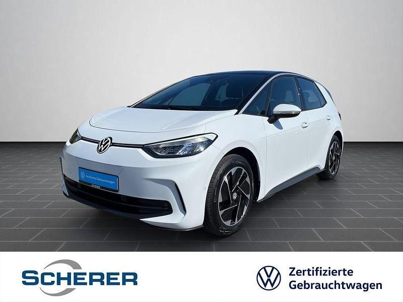 Gletscherweiß metallic (metallic) Gebraucht 2024 VW ID.3 Pro Kleinwagen | 32.490 € (Fairer Preis) - Bild 1/4