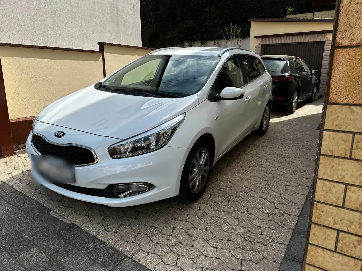 Używany Kia Ceed 99 KM (72 kW) 2014 Biały Hatchback