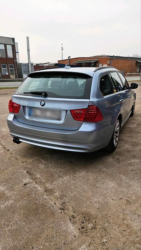 Gebraucht BMW 325 204 PS (150 kW) 2010 Blau Kombi