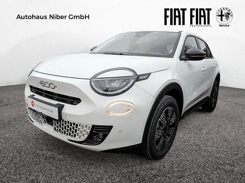 Neu Fiat 600 Icon 110 PS (80 kW) 2026 Weiß SUV