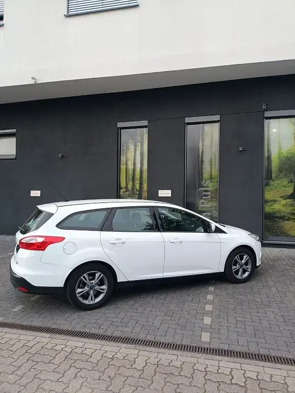 Używany Ford Focus SYNC Edition 101 KM (74 kW) 2014 Biały Sedan/Limuzyna